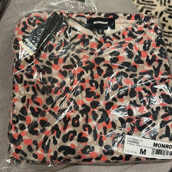 MONROW Animal Print Boyfriend Sweatshirt TOP Medium New with tags - Picture 4 of 9